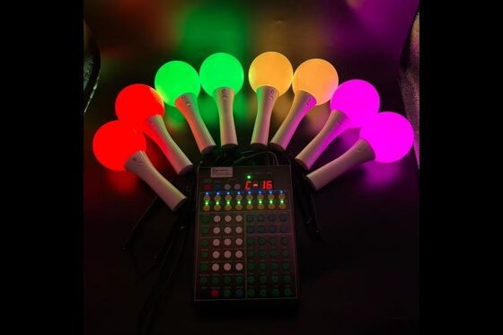 DMX-Wireless-Controller für die drahtlose Steuerung von wiederaufladbaren LED-Ballstäbchen in Konzerten und mehrtägigen Proben