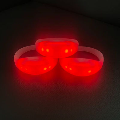 DMX-Wireless-Controller für 15 Farb- und Lichtmodi auf ferngesteuerten LED-Armbändern mit Silikon-Design