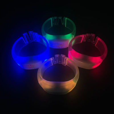 Fernsteuerbare LED-Armbänder DMX Wireless Controller 1000m Reichweite Anpassbare Zonen Verstärker Lichtmodi Markenoptionen Benutzerfreundliche Eigenschaften Materialien Lange Akkulaufzeit Perfekt für Veranstaltungen Verstärker